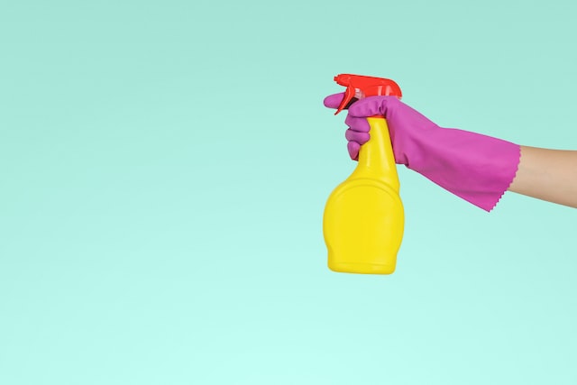 冷蔵庫のカビを防ぐ掃除方法｜定期的なアルコール除菌がおすすめ